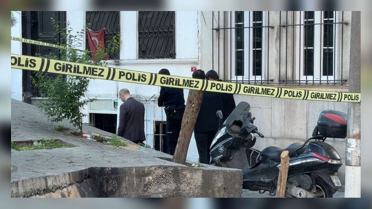 Bir Şahıs Apartmanın Giriş Katındaki Dairesinde Ölü Bulundu