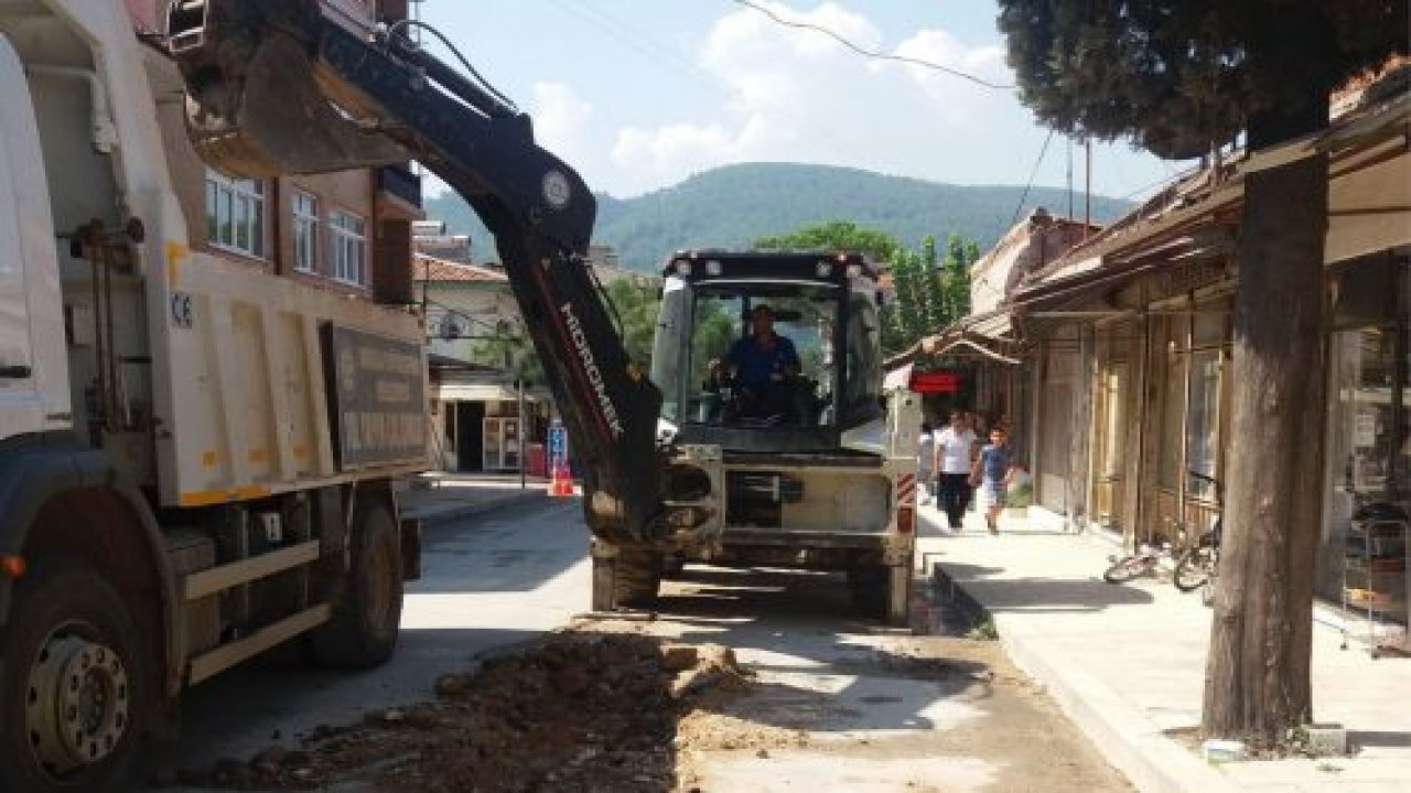Büyükşehir Seydikemer ve Fethiye'de asfaltlama çalışmalarına devam ediyor