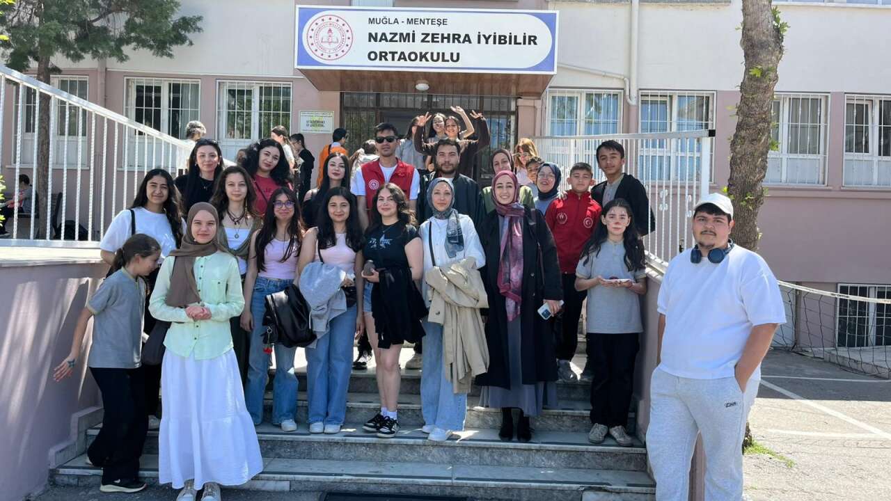 Menteşe'de Gönüllü Gençlerden Örnek Etkinlik