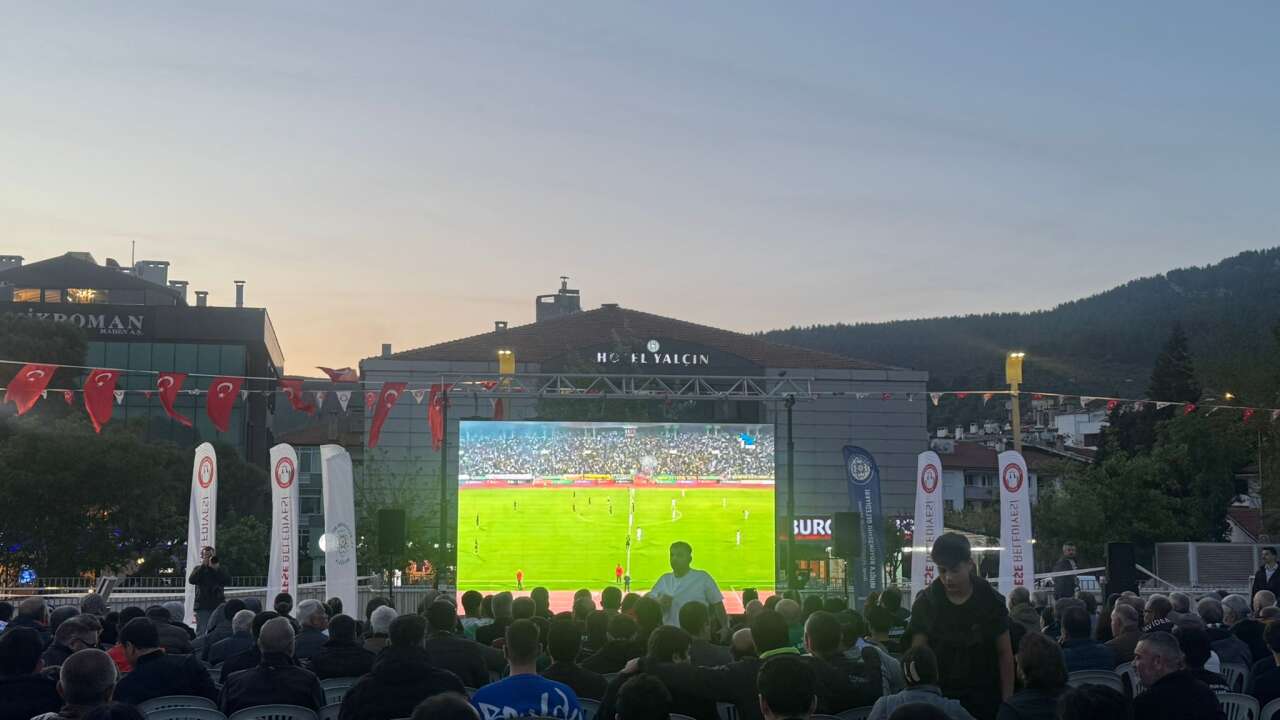 Muğla’da Muğlaspor İçin Tek Yürek: Kent Meydanı’nda Yoğun Katılım