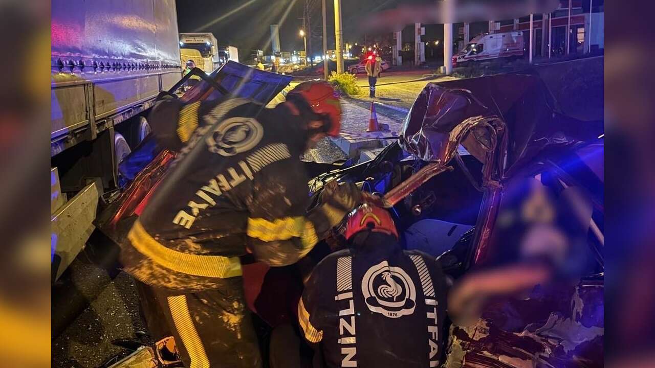 Otomobil Tırın Altına Girdi: 20 Yaşındaki Sürücü Hayatını Kaybetti, 1 Ağır Yaralı