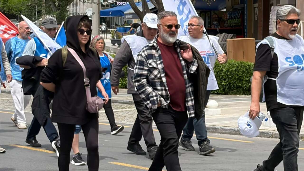 Muğla’da 1 Mayıs’a Sanatçı Desteği: Cengiz Bozkurt ve Mehtap Bayri Emekçilerle Yürüdü