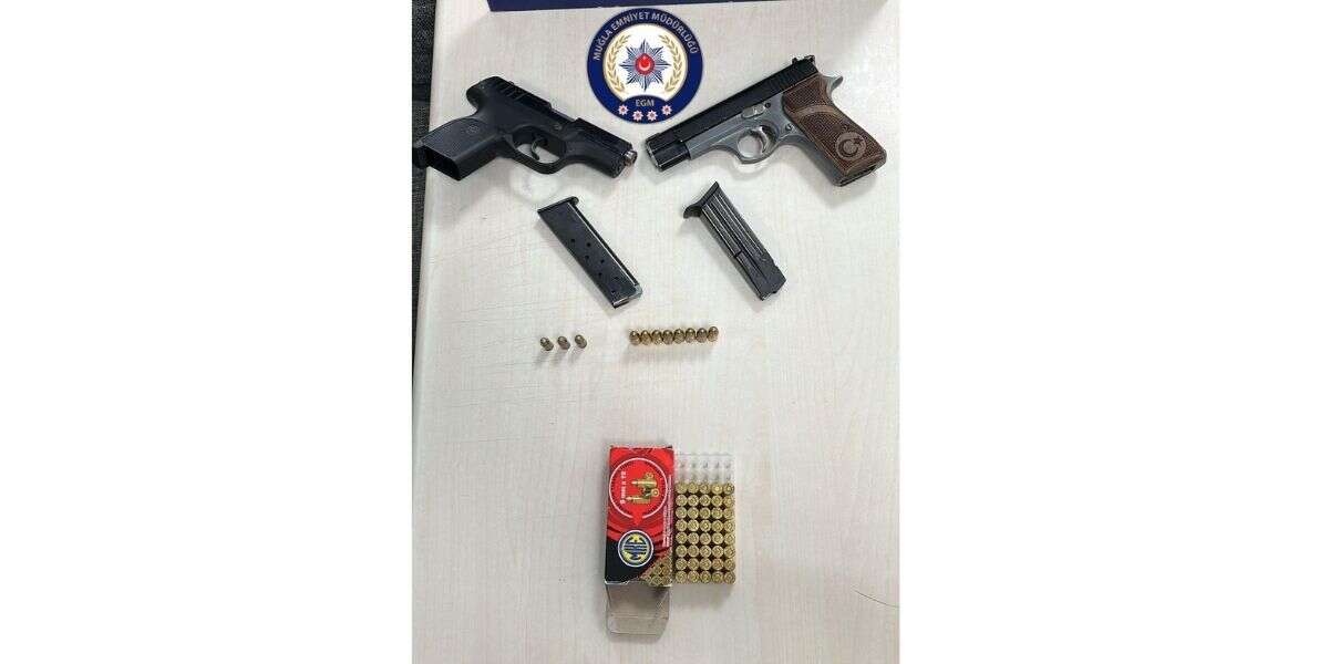 Fethiye Polisi Kaçan Şüpheliyi Antalya Yolunda Yakaladı: Araçtan Cephanelik Çıktı