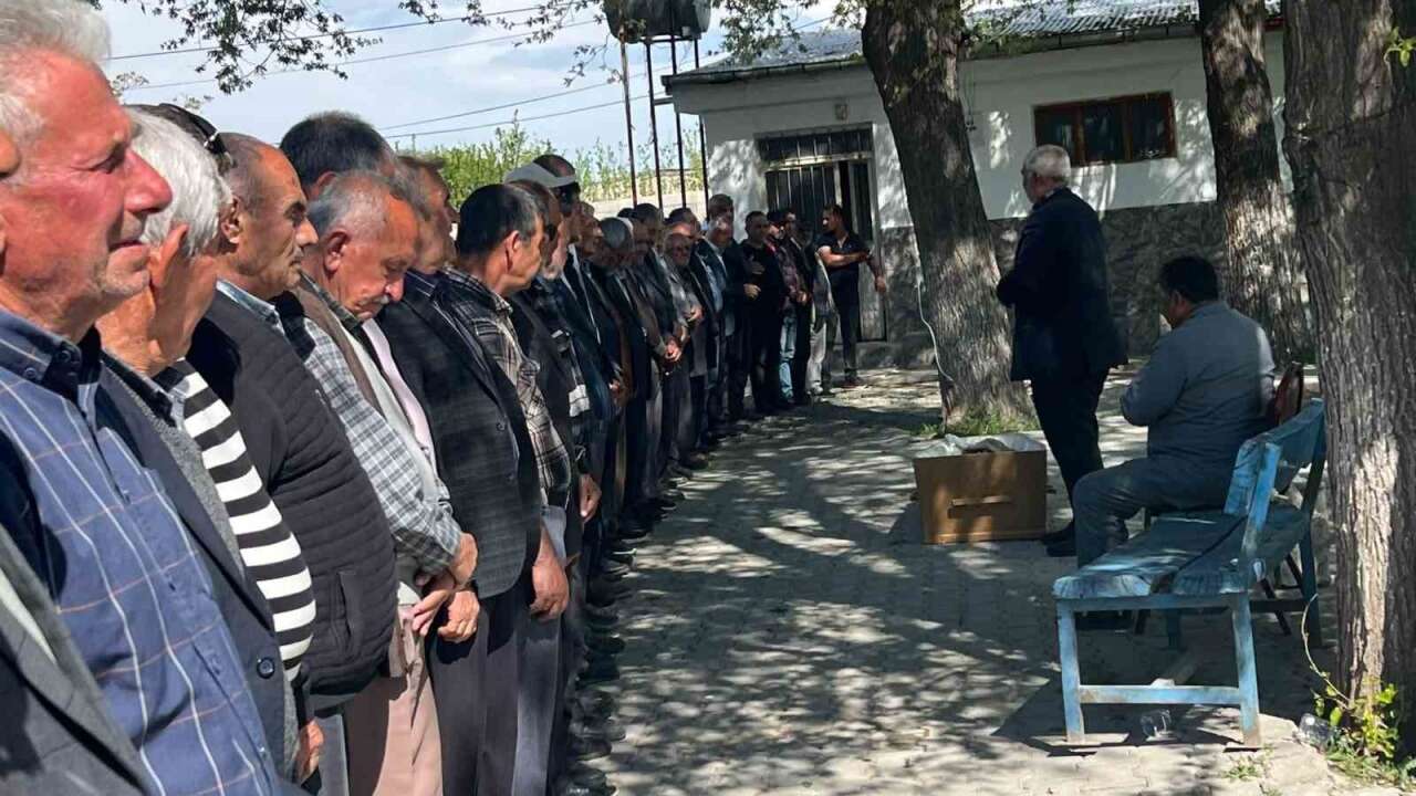 13 Yaşındaki Çocuk Arkadaşının Elindeki Silahın Patlaması Sonucu Öldü