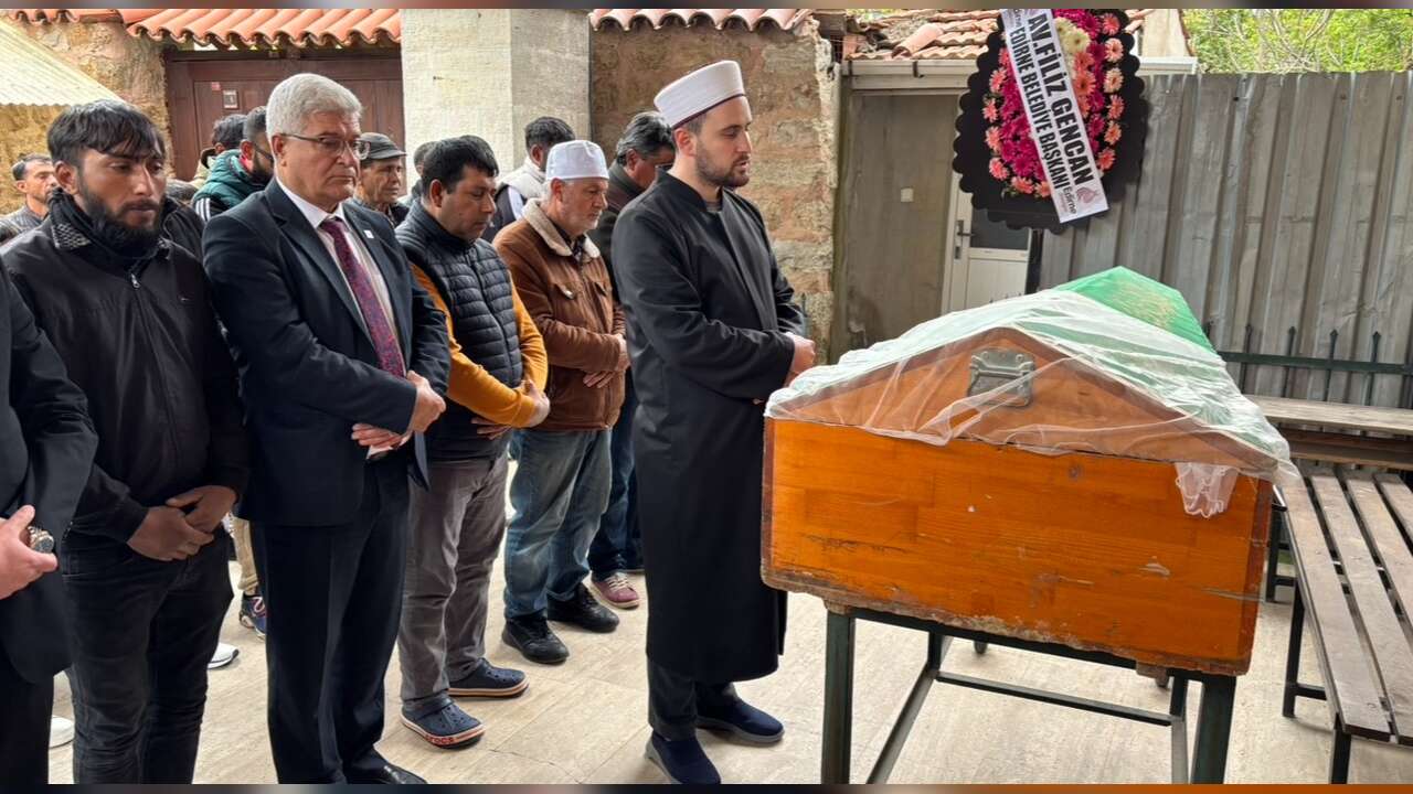 Tüf*kle Vurularak Öld*rülen 14 Yaşındaki Gizem Özdemir Son Yolculuğuna Uğurlandı