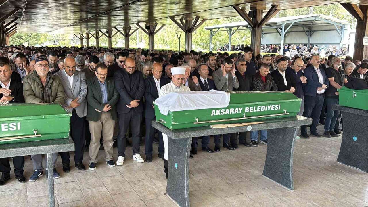 Yangında Hayatını Kaybeden Yaşlı Kadın Gözyaşlarıyla Uğurlandı