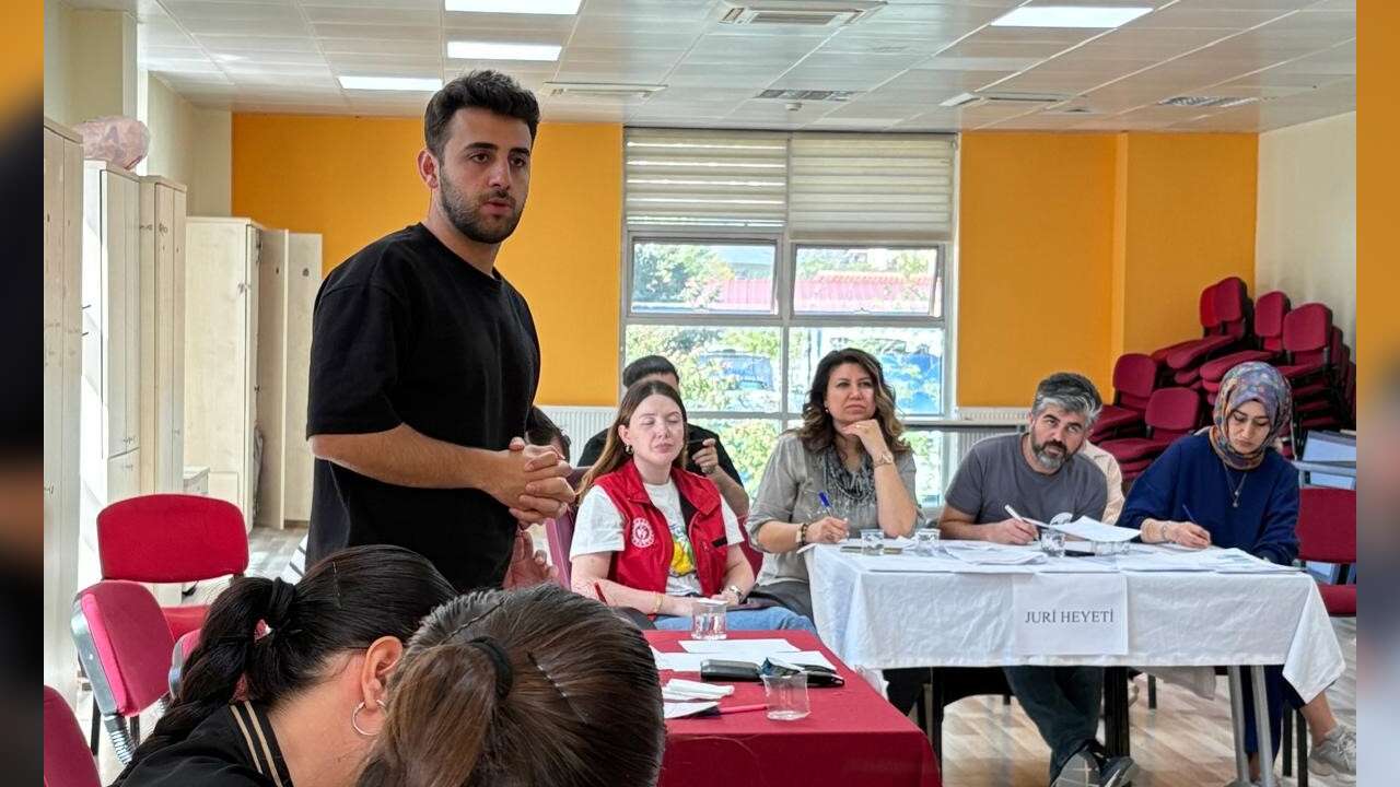 Menteşe'de Geleceğin Hitabet Ustaları Yarıştı