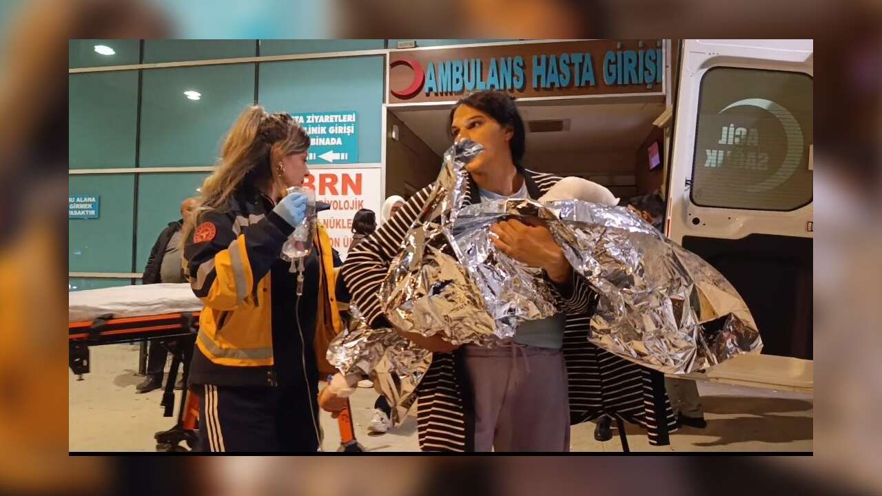 Dengesini Kaybeden 2 Yaşındaki Çocuk Kaynar Su Dolu Kovaya Düştü