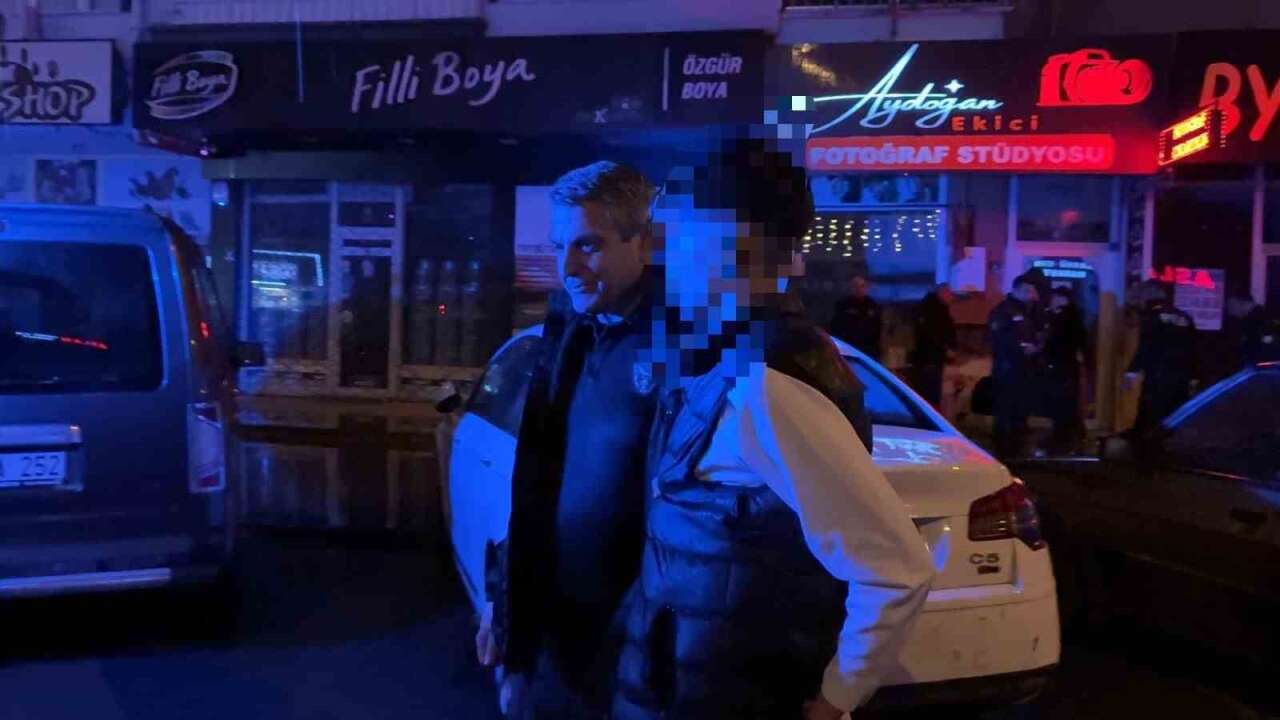4 Çocuk Sokakta Pomp*lı T*fekle Dolaştı: Polisi Görünce Kaçtılar