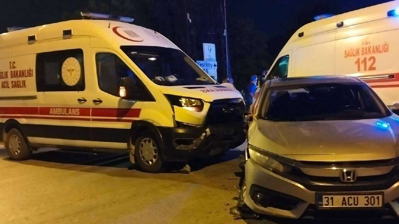 Ambulans ile Otomobil Çarpıştı: 6 Yaralı