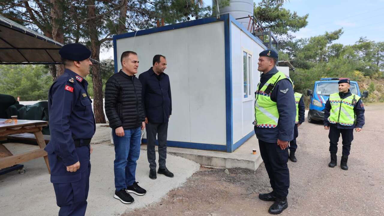 Muğla Valisi Akbıyık, Datça Yolundaki Jandarma Noktasını Ziyaret Etti