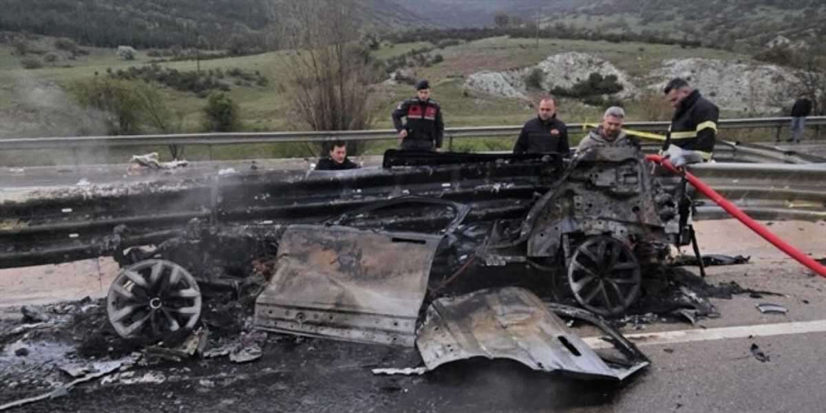 Araç Alev Alev Yandı: Sürücü Hayatını Kaybetti, 1 Yaralı
