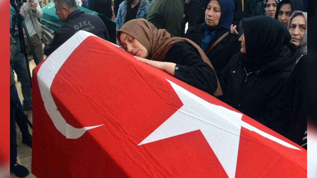 Almina’nın Cenazesinde Gözyaşları Dinmedi: Annenin Feryadı Yürek Yaktı