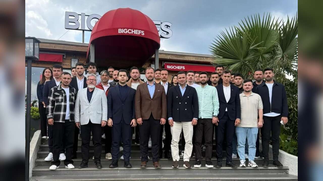 ​AK Parti Muğla İl Başkanı Cengizhan Güngör Fethiye’de Gençlerle Buluştu