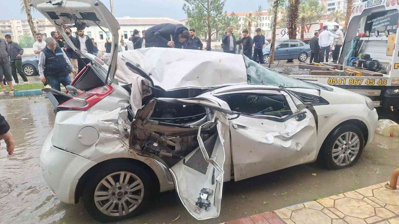 Güneş Paneli Aracın Üzerine Devrildi: 1 Ölü