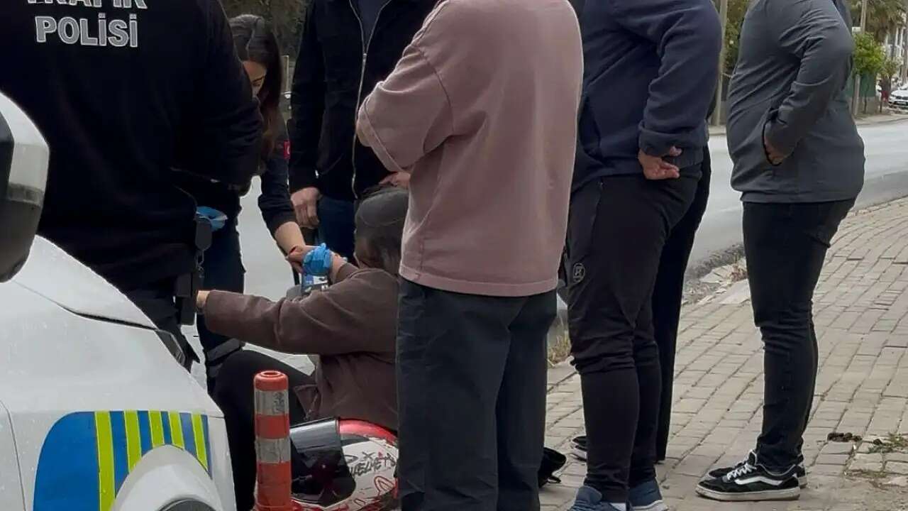 Muğla’da Ani Fren Kazaya Neden Oldu: 17 Yaşındaki Sürücü Yaralandı