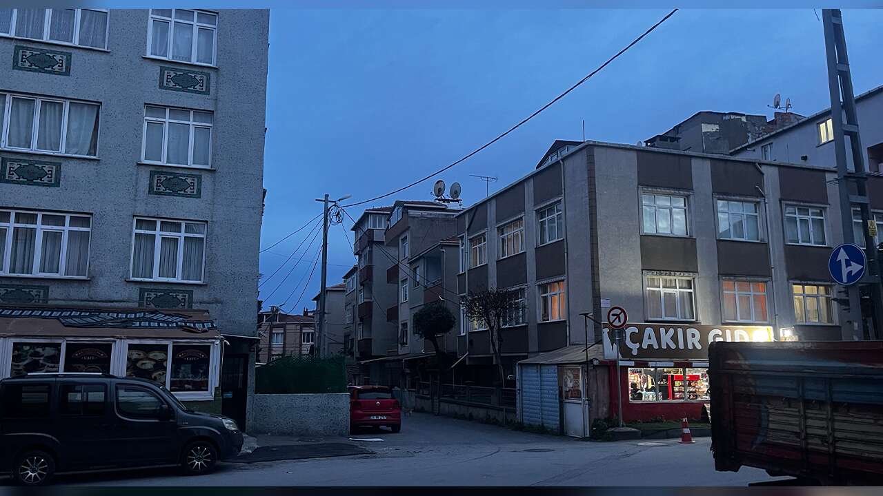 Kahve Önünde Sil*hlı Saldırı: 3 Yaralı