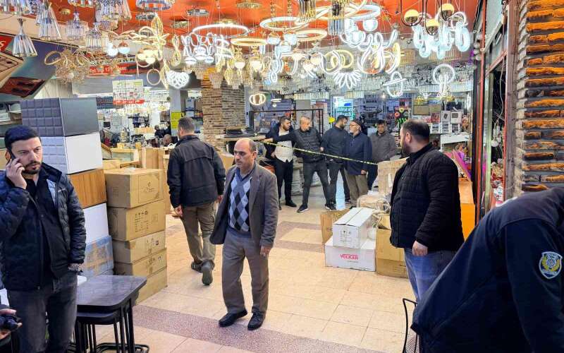 Gündüz Vakti 34 Yaşındaki Çalışan Başından ve Göğsünden Vuruldu