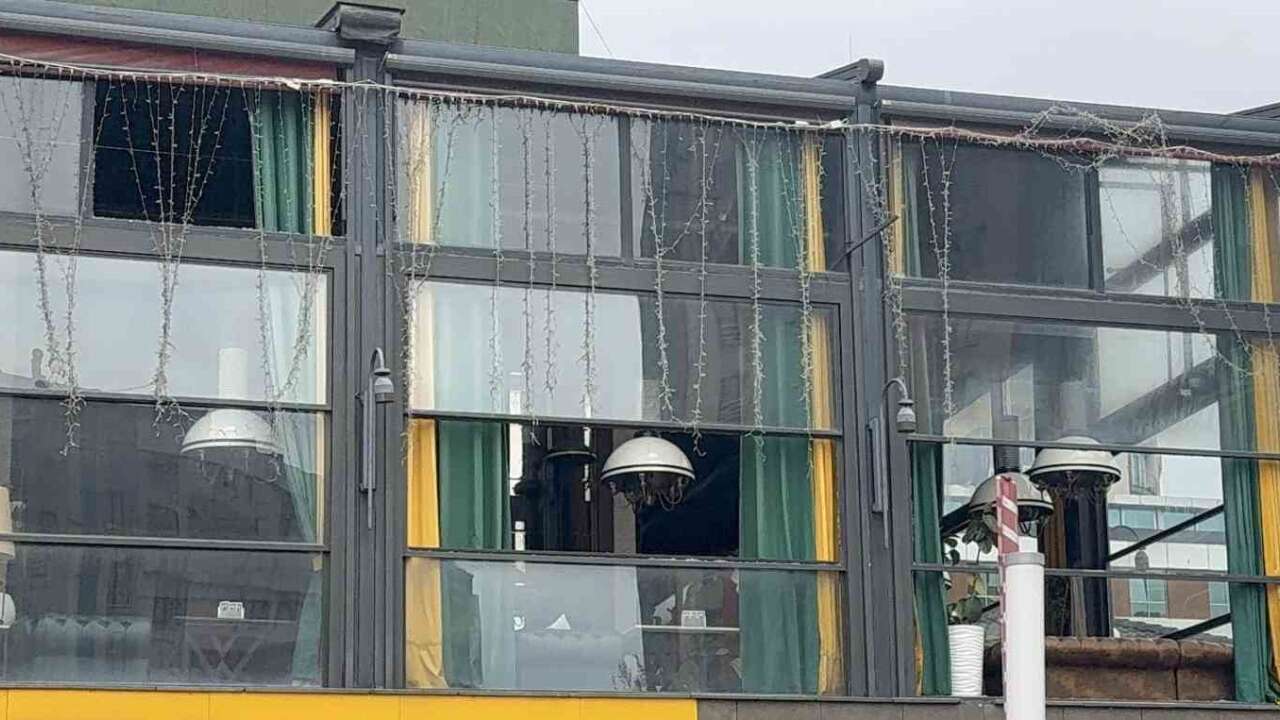 17 Yaşındaki Saldırgan İşyerini Kurşunladı, Üzerinden El Bombası Çıktı