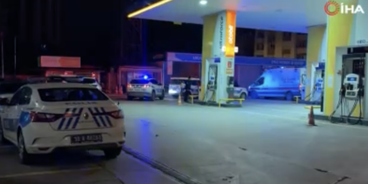 Akaryakıt İstasyonunda Bıçaklı Kavga: 1 Ölü, 2 Yaralı