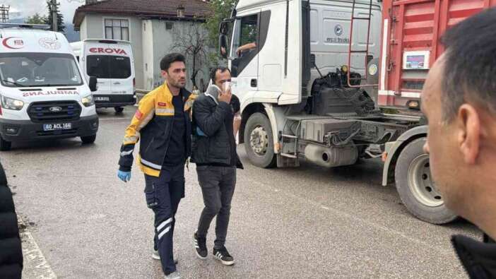 İki Servis Minibüsü Çarpıştı: Çok Sayıda Yaralı Var
