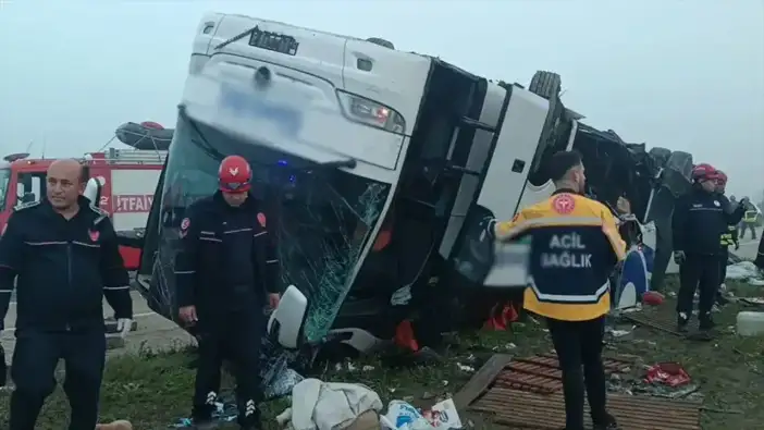 Bayram Sabahı Kaza, Yolcu Otobüsü Devrildi: 2 Ölü 19 Yaralı