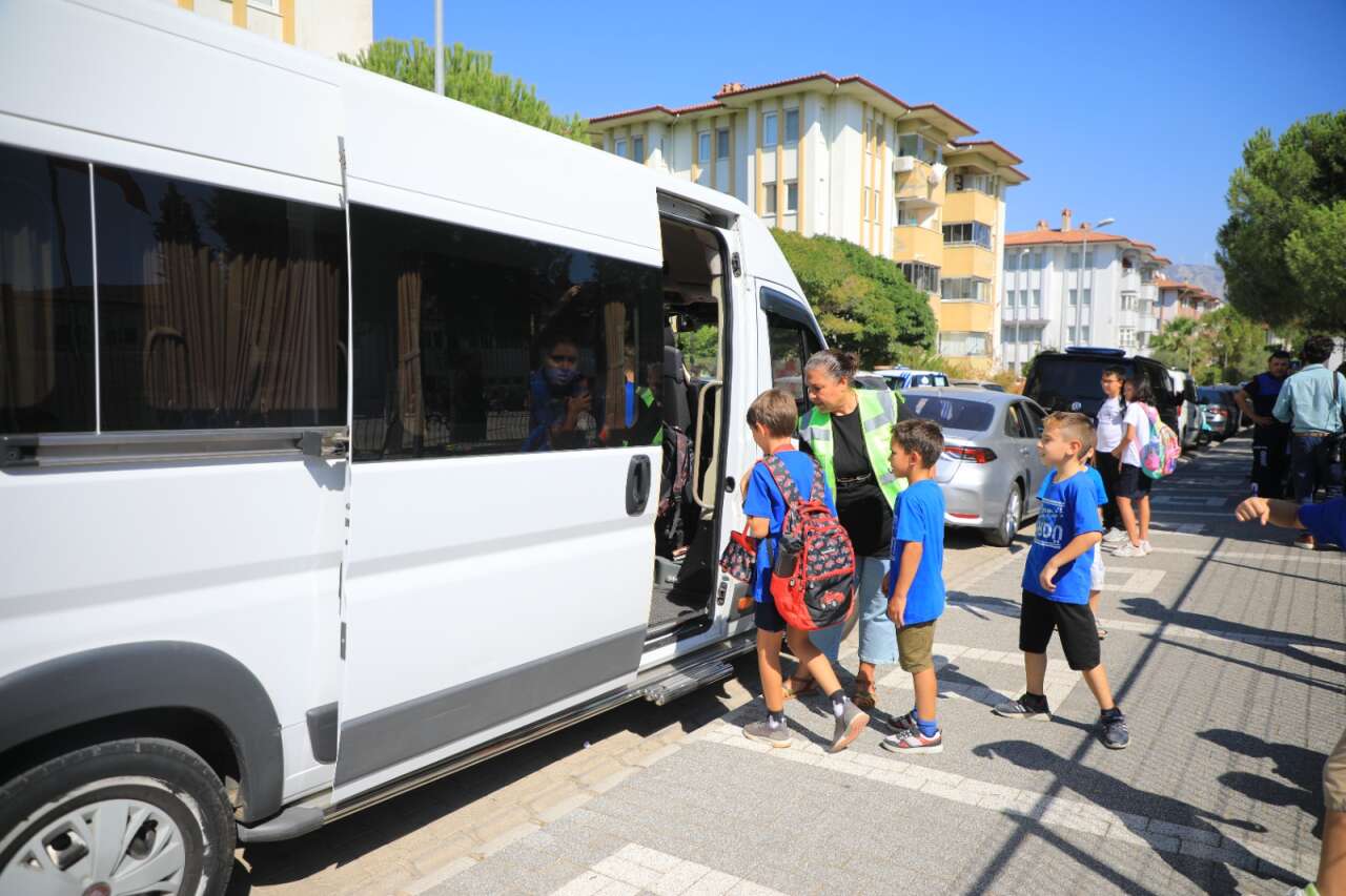 buyuksehirden-ogrenciler-icin-guvenli-ve-konforlu-ulasim-6