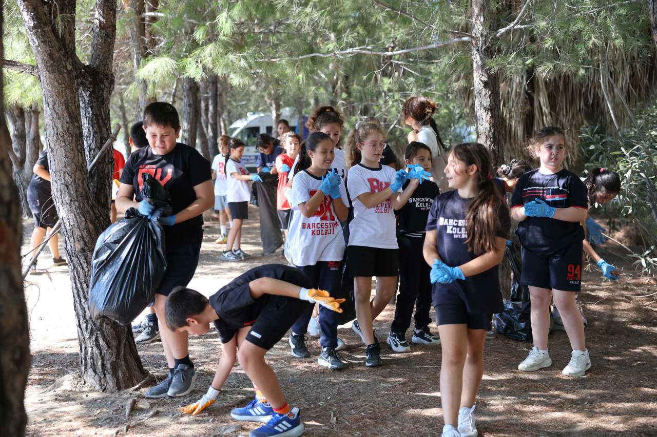 ogrenciler-cevre-temizligi-7