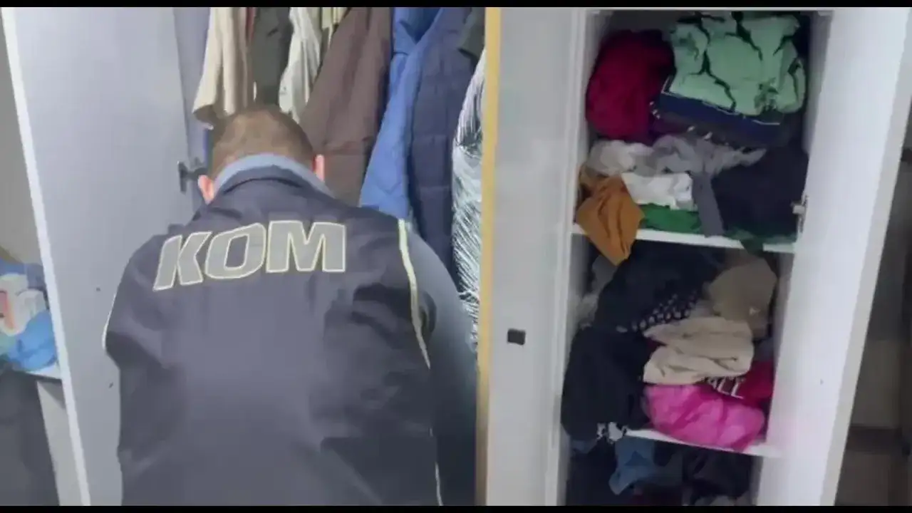 ehliyetlerine-el-konulan-suruculeri-hileyle-kurtardilar-sebeke-uyeleri-yakalandi-3254644-202510081954-1