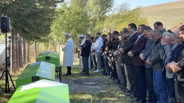 pazardan-mezara-3-kardes-ve-enisteleri-yan-ya-2-19161243-o