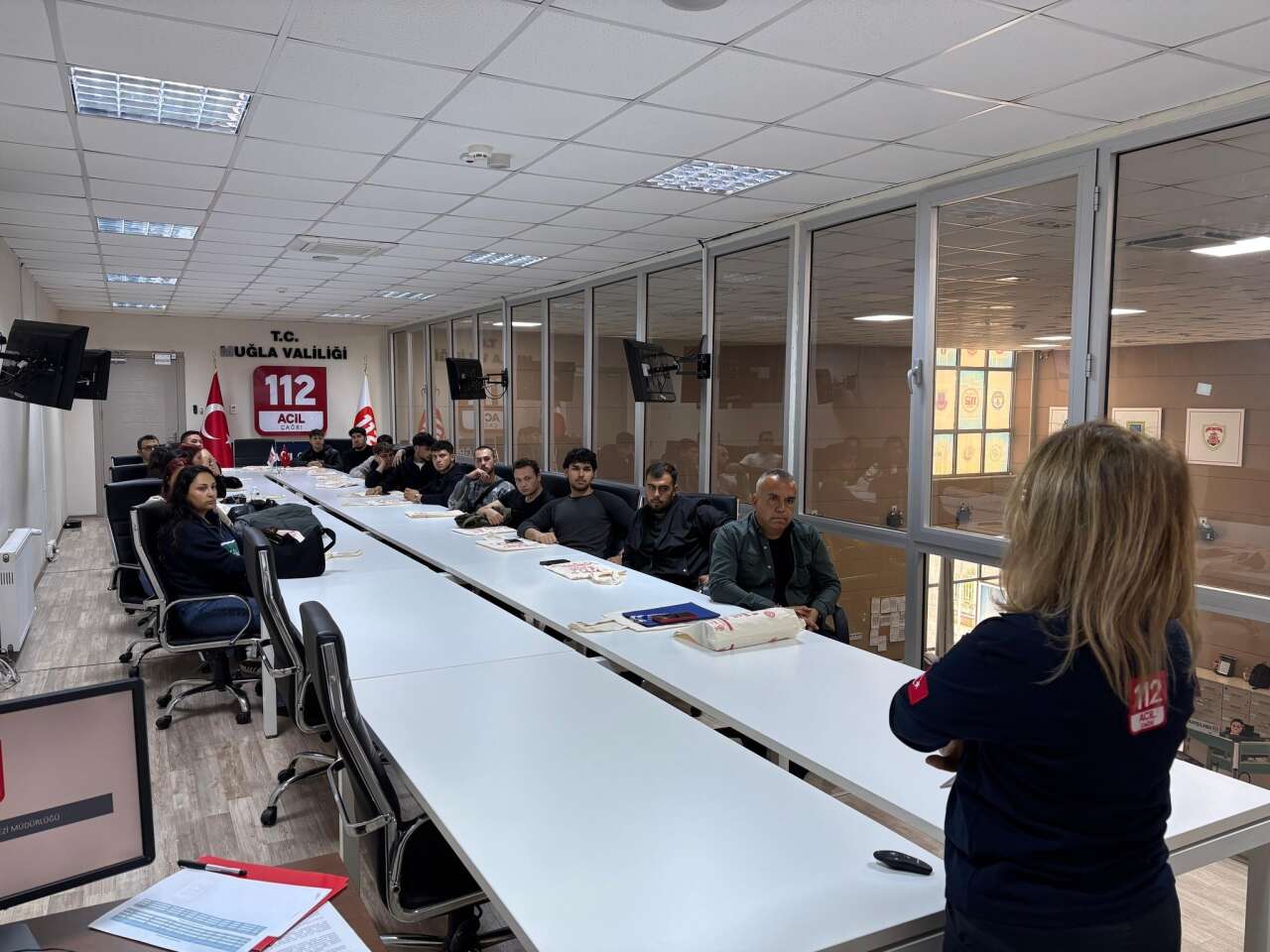 msku-ogrencileri-112-acil-cagri-merkezinde-acil-durum-sureclerini-yerinde-inceledi