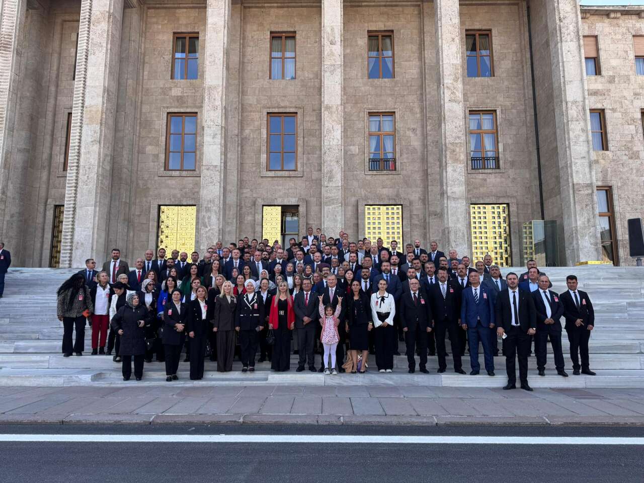 mhp-mugladan-bahceliye-anlamli-hediye-mihver-ile-vefa-bulusmasi