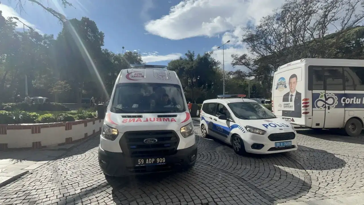 boyle-anne-olmaz-olsun-gencin-yanina-oturdu-bebegini-ona-birakip-kacti-3258737-202510250828-3