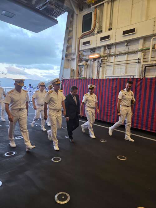 aa-20251027-39537984-39537981-italya-deniz-kuvvetlerine-ait-firkateyn-marmarise-liman-ziyaretinde-bulundu