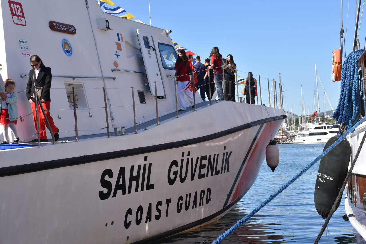 aa-20251029-39555635-39555632-muglada-askeri-gemiler-ve-botlar-ziyarete-acildi