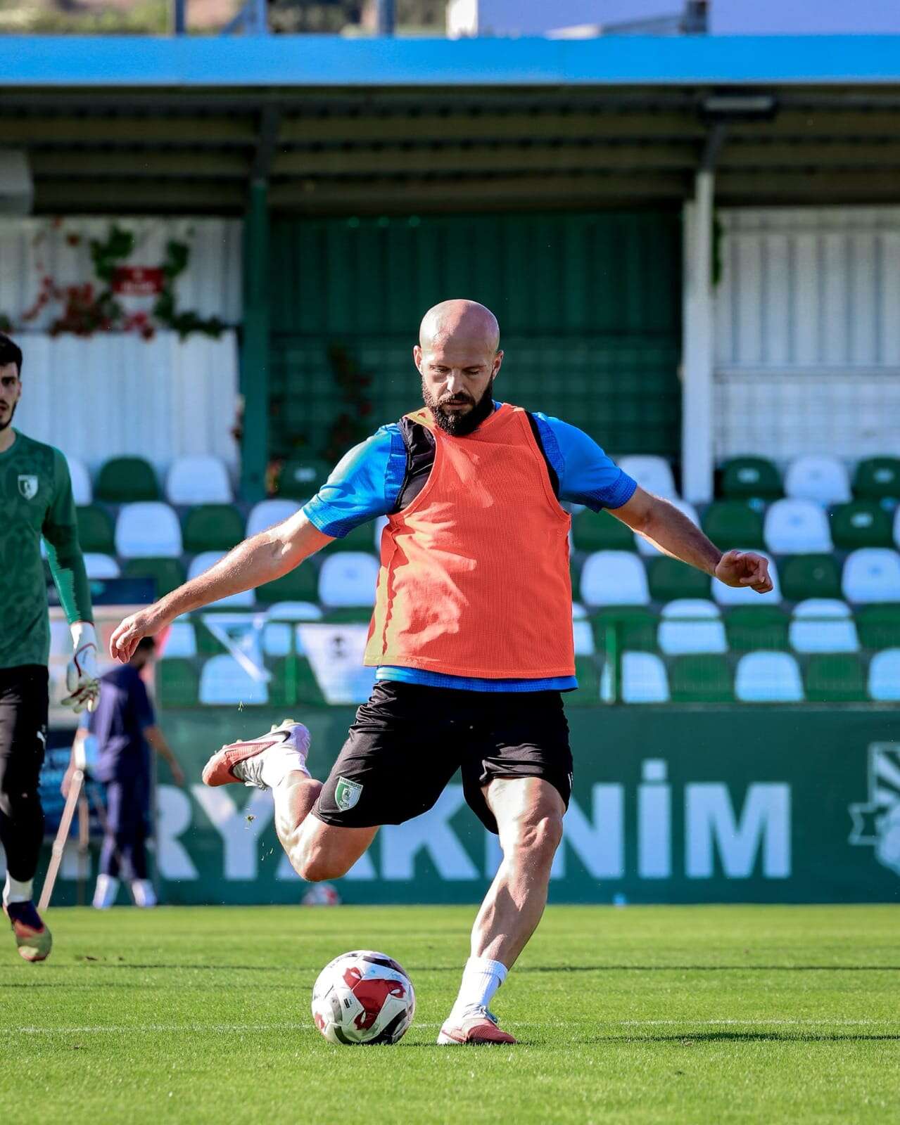 whatsapp-image-2025-11-30-at-18-06-14-1