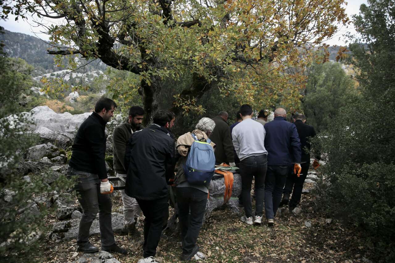 aa-20251201-39857441-39857433-muglada-keci-cobaninin-buldugu-insan-figurlu-mezar-steli-korumaya-alindi