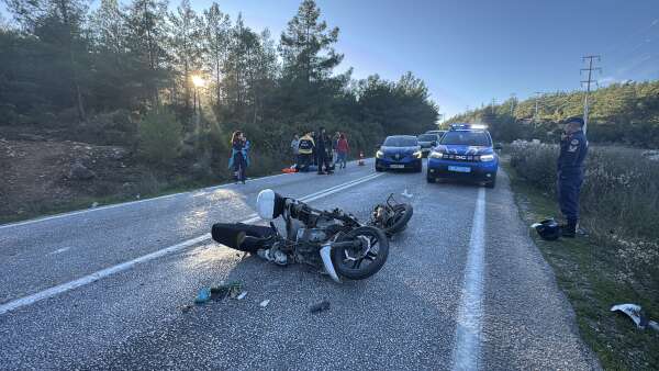 aa-20251202-39874012-39874011-muglada-trafik-kazasinda-2-kisi-yaralandi