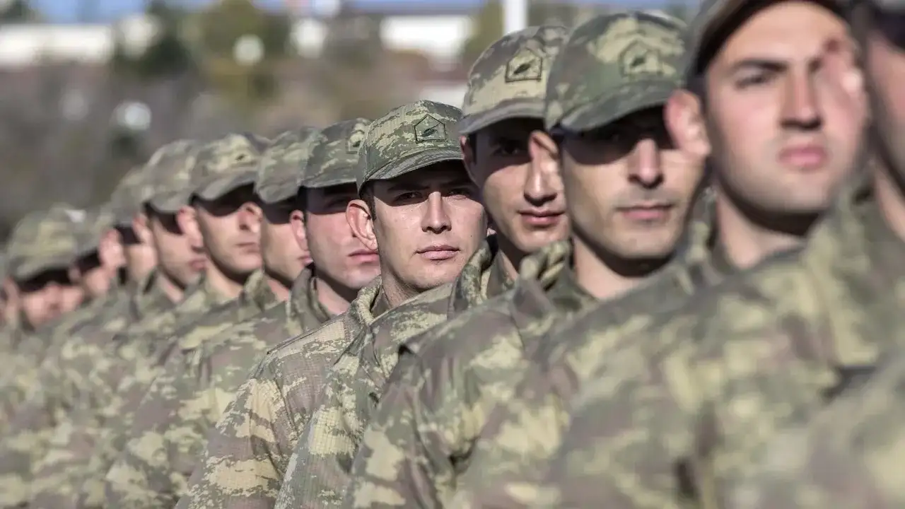 bakan-guler-resmen-duyurdu-askerlik-icin-yeni-uygulama-istedikleri-yerde-yapabilecekl-3271729-202512201138-1