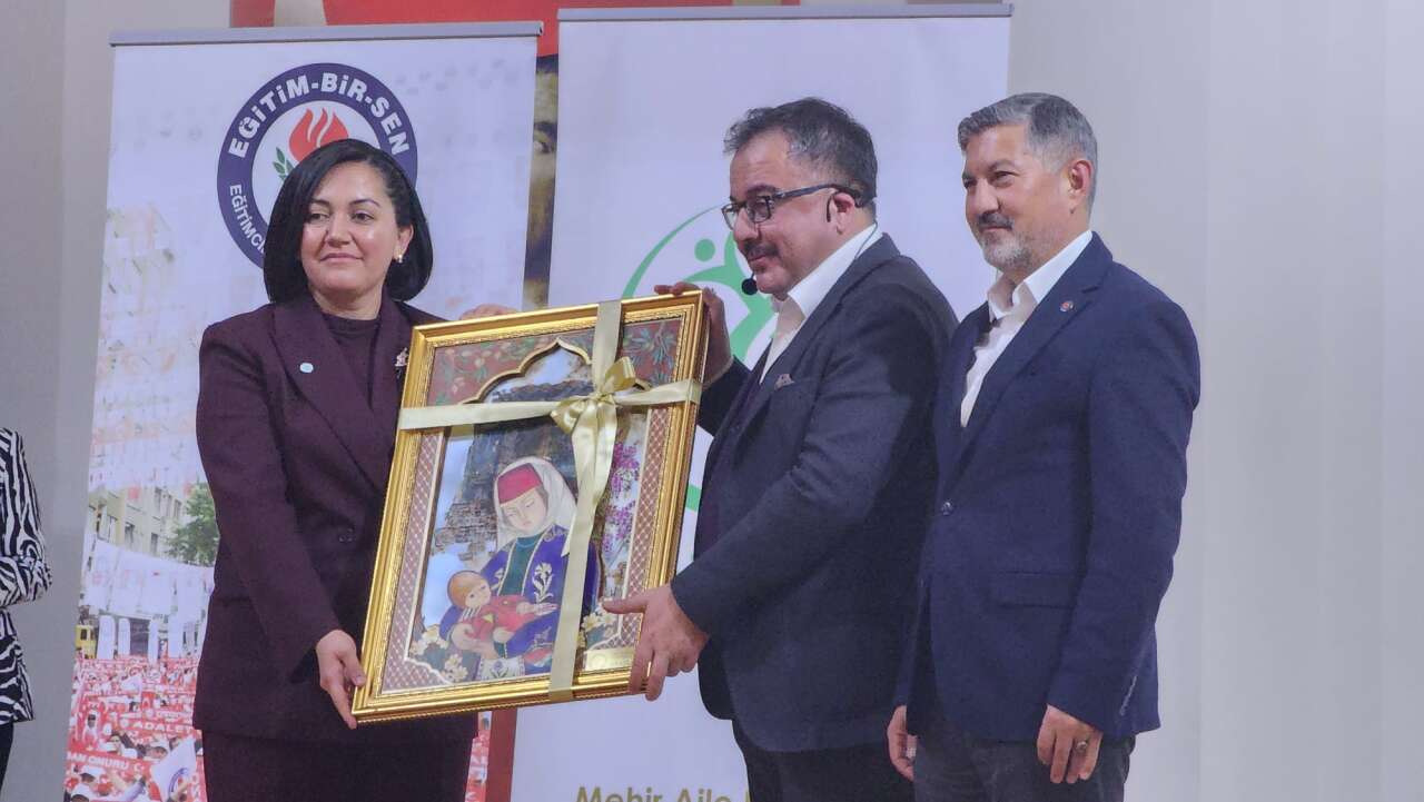 whatsapp-image-2025-12-24-at-18-03-33