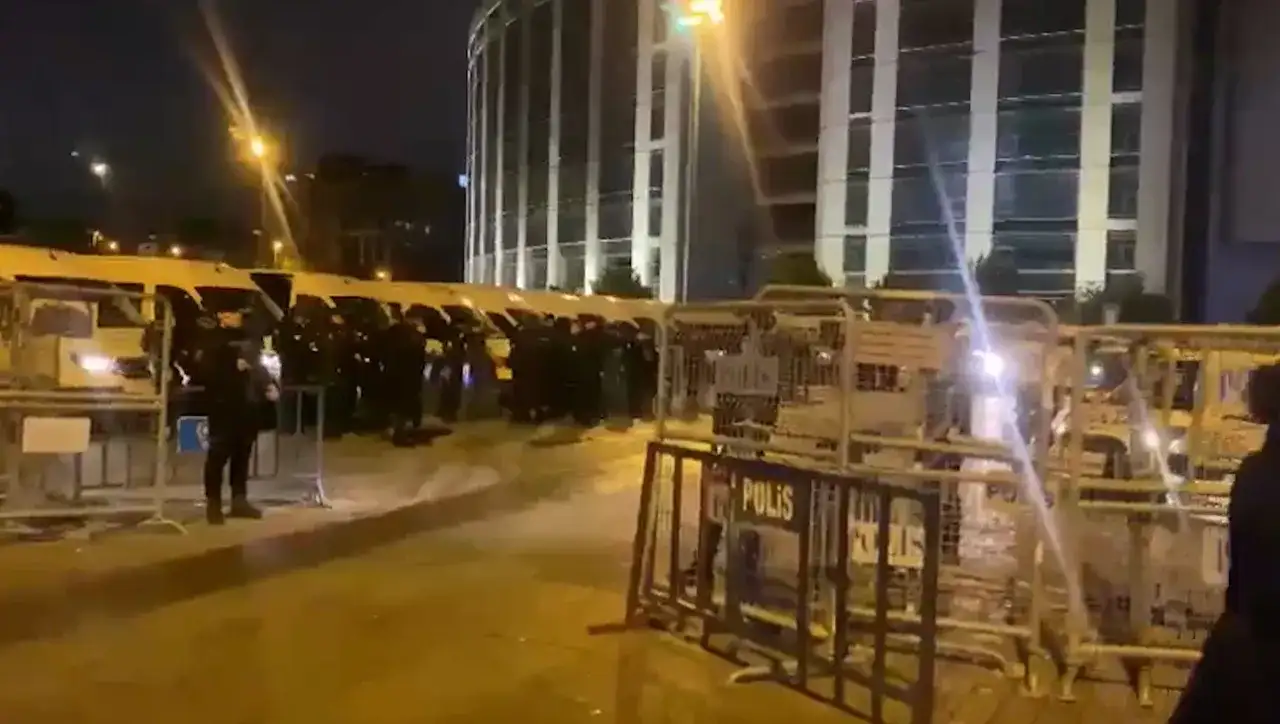 caglayan-adliyesinde-sadettin-saran-alarmi-genis-guvenlik-onlemleri-alindi-3272746-202512250845-4