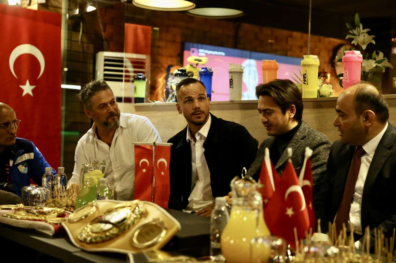 aa-20251226-40079909-40079908-demir-yumruk-sukru-altay-wbc-orta-dogu-unvani-icin-17-ocakta-muglada-ringe-cikacak