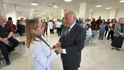 aa-20251226-40084895-40084894-bodrumda-42-yil-once-meslege-baslayan-doktor-34-yil-hizmet-verdigi-hastaneden-torenle-ugurlandi