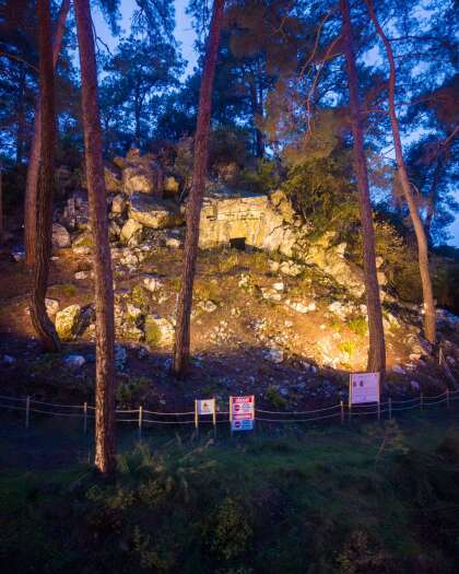 aa-20251226-40085784-40085783-marmariste-2-bin-500-yillik-kaya-mezari-koruma-altina-alindi