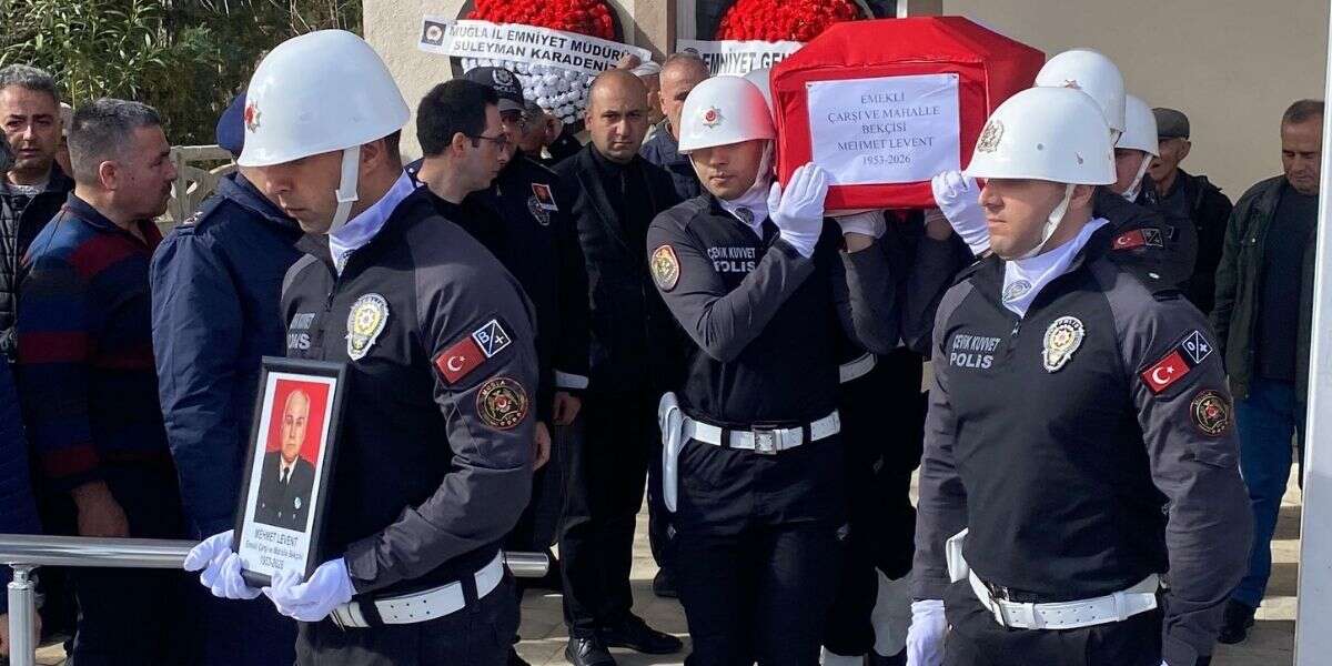 yanginda-mahsur-kalanlar-kurtarilmaya-baslandi-cocuklarina-kavusan-aileler-gozyaslarina-boguldu-4