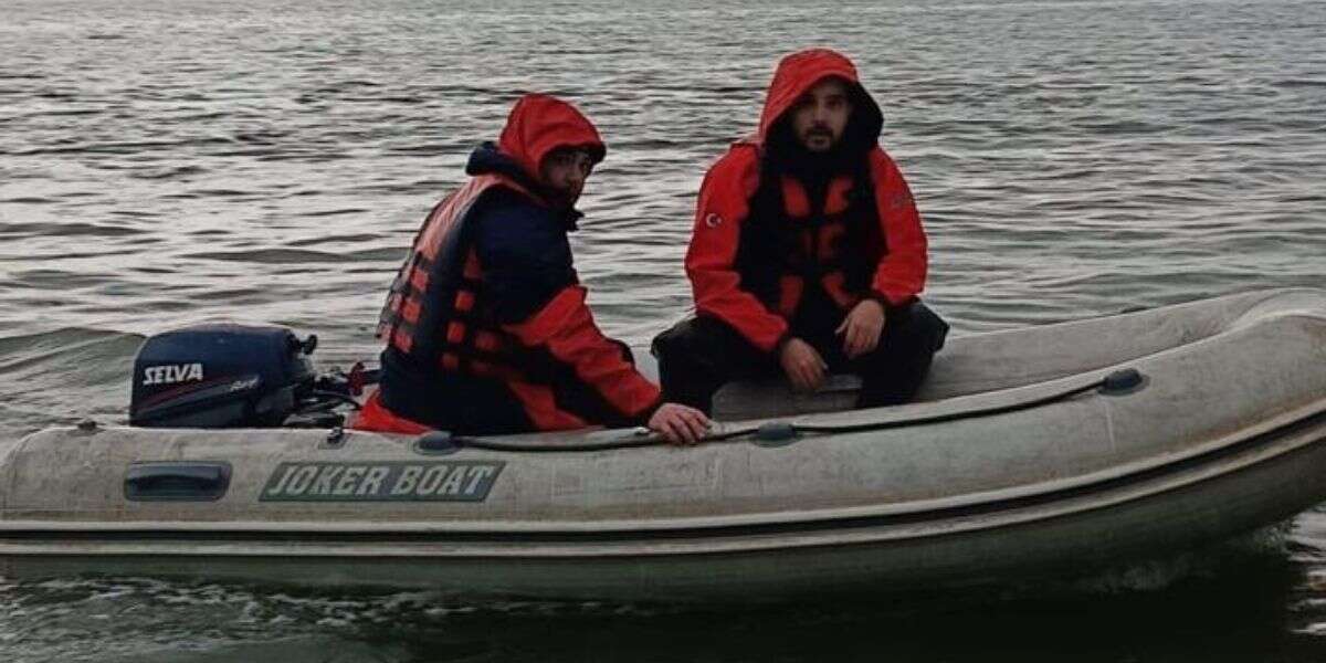 yanginda-mahsur-kalanlar-kurtarilmaya-baslandi-cocuklarina-kavusan-aileler-gozyaslarina-boguldu-11