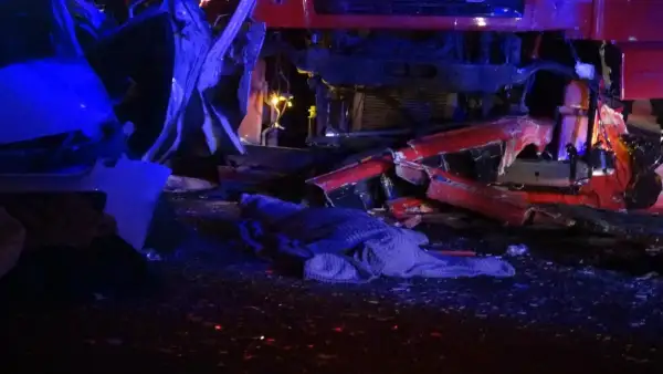 yurek-yakan-kaza-26-yasindaki-anne-cocuklarini-korumaya-calisirken-can-verdi-3293842-202604111200-2